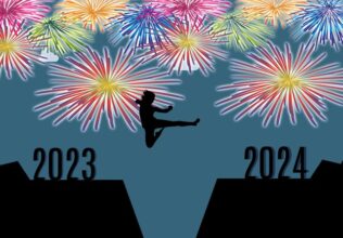 Schattenbild einer eingeschnittenen Landschaft, links 2023, rechts 2024, eine Person springt mit einem Tritt hinüber, Feuerwerk